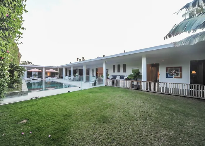 Casa Priya Petitenget Villa